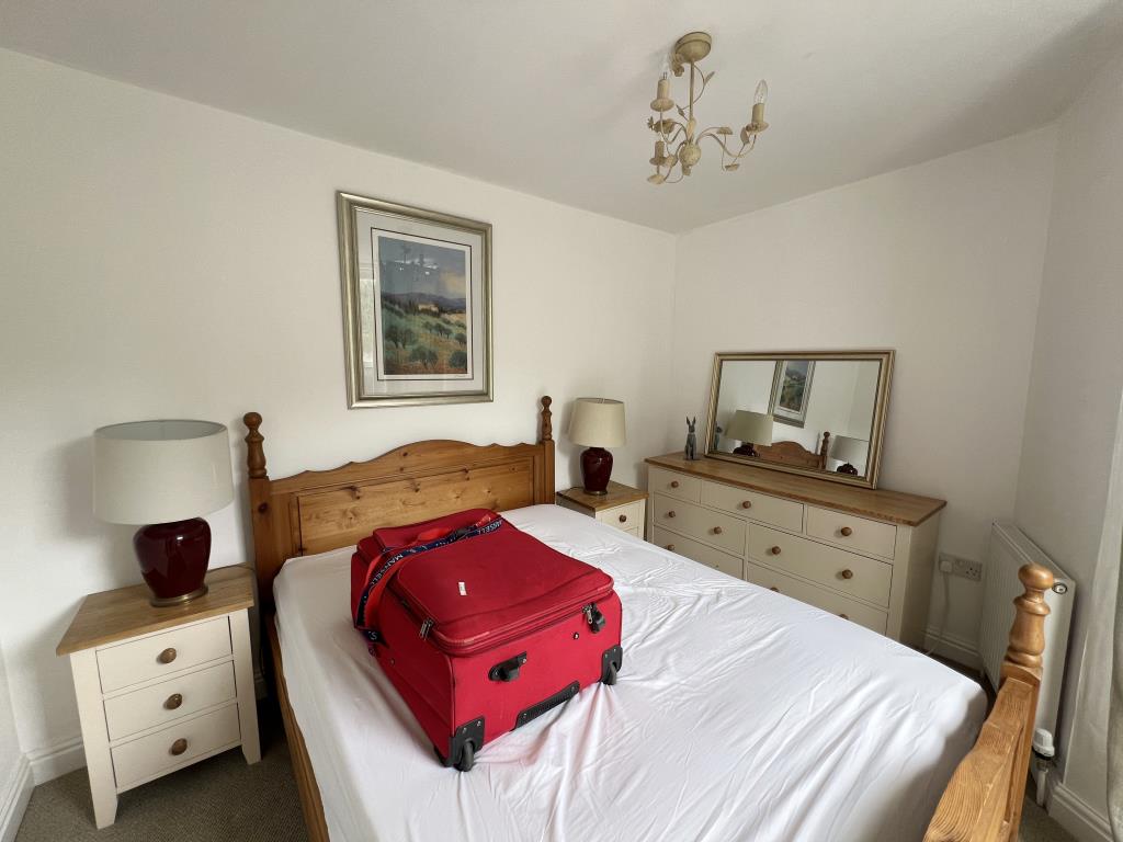Lot: 167 - COMMERCIAL UNIT WITH RESIDENTIAL ACCOMMODATION ABOVE - First floor bedroom